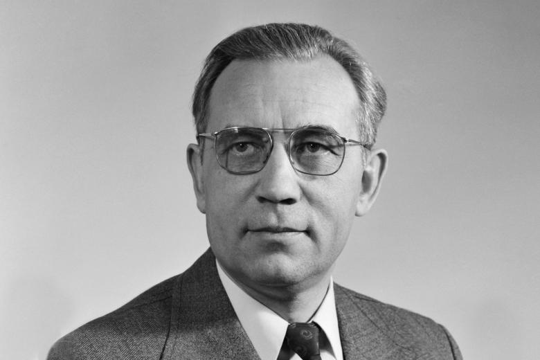 Лев Васильев