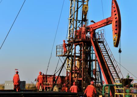 ОПЕК+ может сократить добычу нефти
