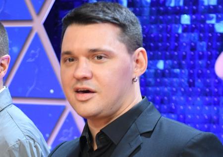 Участнику группы «Корни» сделали операцию на голосовых связках