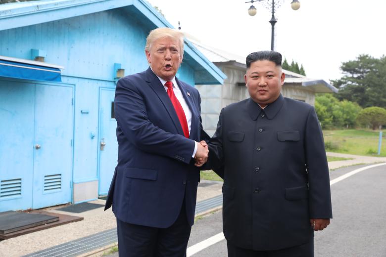 Президент США Дональд Трамп и председатель КНДР Ким Чен Ын