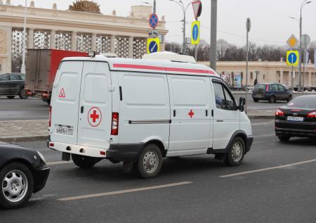 Тела двух человек нашли в поднятой из Москвы-реки машине