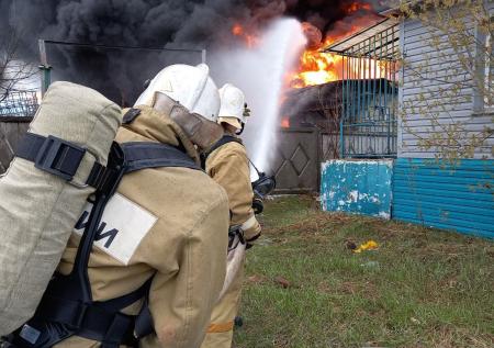 В Дзержинске загорелась цистерна с растворителем