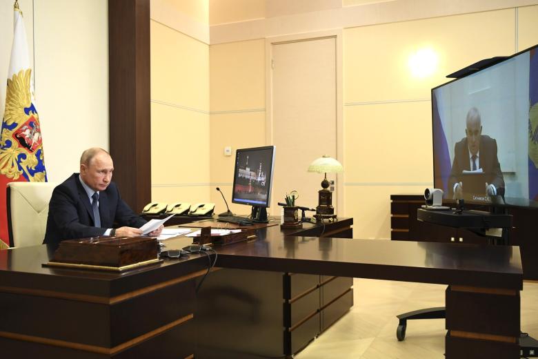 Владимир Путин на рабочей встрече с губернатором Костромской области Сергеем Ситниковым