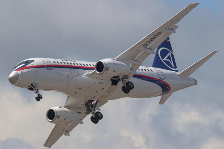 Лайнер Sukhoi Superjet 100
