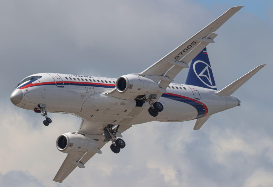 Лайнер Sukhoi Superjet 100