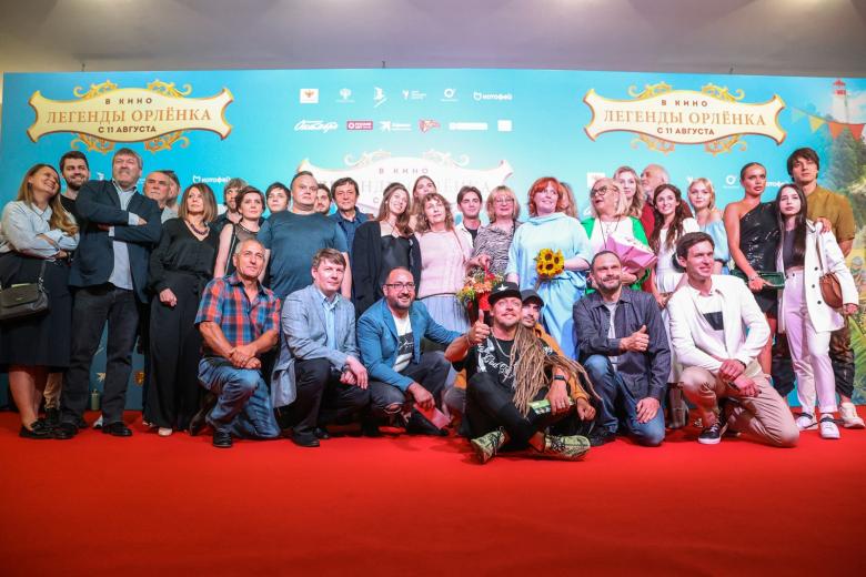 Съемочная группа фильма на премьере приключенческого фильма «Легенды „Орлёнка“»  в кинотеатре «КАРО 11 Октябрь» в Москве