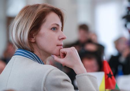 Поклонская призвала вселять уверенность в детей