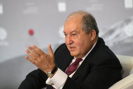 Президент Армении поблагодарил РФ за достижение перемирия в Карабахе