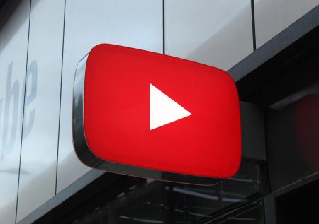 Роскомнадзор готов ограничить работу YouTube из-за RT