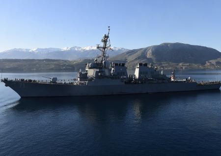 Ракетный эсминец ВМС США направился в Чёрное море