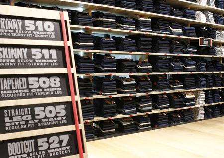 Акции производителя джинсов Levi Strauss подскочили в цене