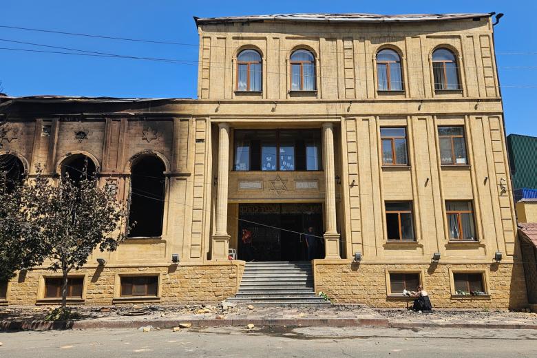 Дагестан. Дербент. Синагога после пожара. 23 июня 2024 года в результате вооруженных нападений на два православных храма, синагогу и пост ДПС в Махачкале и Дербенте