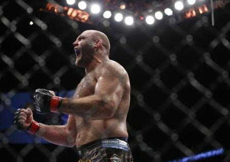 Тяжеловесы-ветераны Ротуэлл и Орловский победили на UFC во Флориде