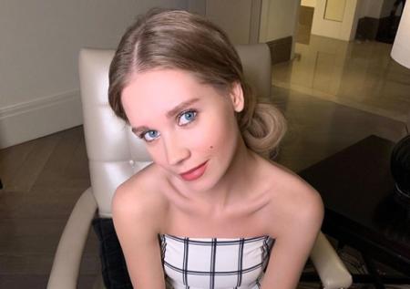 Асмус шокировала поклонников фотографией в свадебном платье
