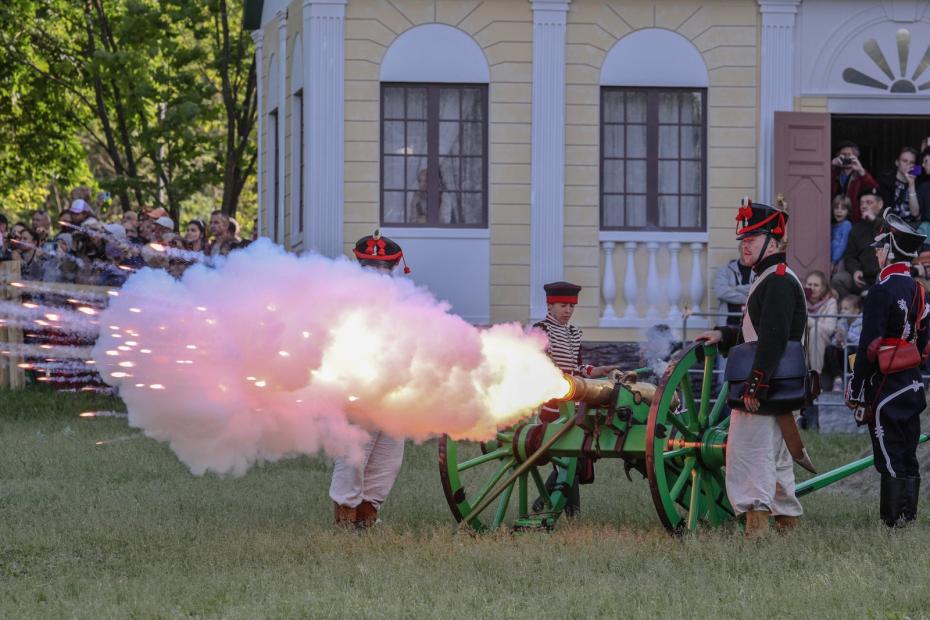 Участники реконструкции сражения под Малоярославцем в 1812 году