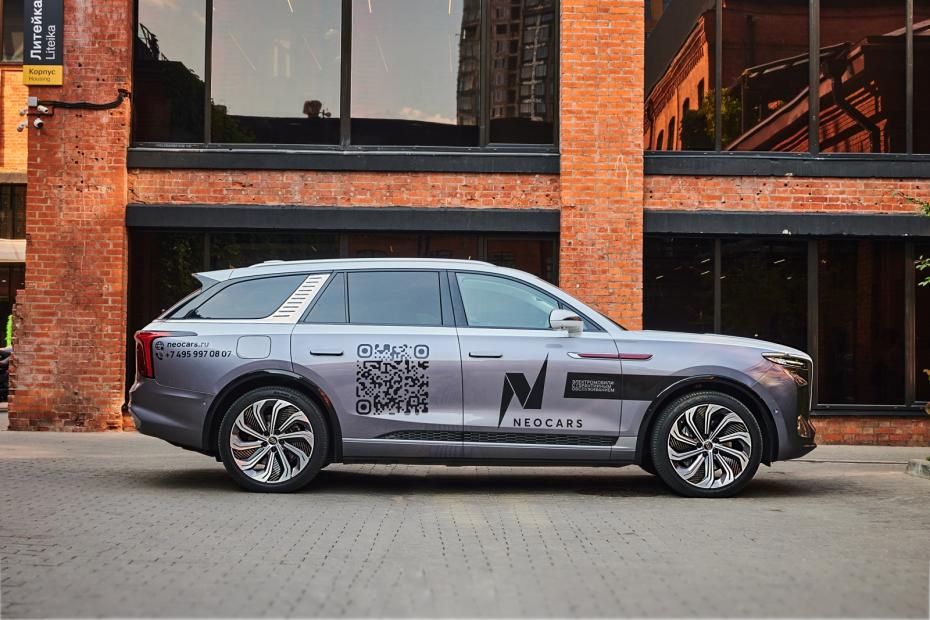 Hongqi E-HS9
