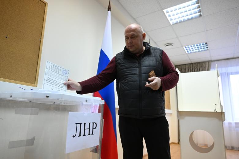 Голосование на референдуме о присоединении ЛНР к России