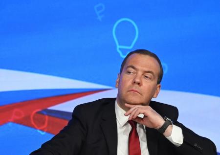 Медведев убедился в высоком уровне обороноспособности России