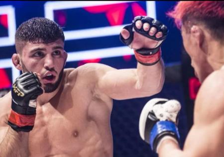 Боец UFC прокомментировал возможное завершение карьеры Нурмагомедовым