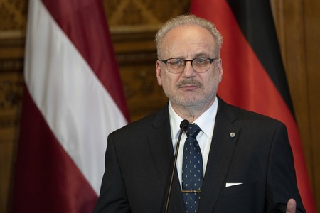Президент Латвии анонсировал шествие за освобождение от советского наследия