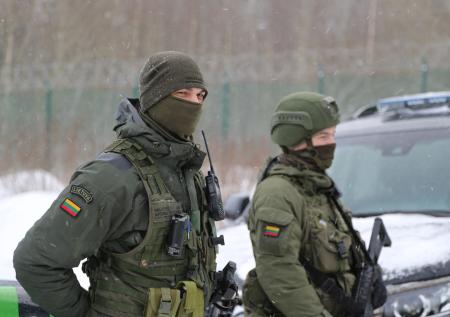 Белоруса выдворили из Литвы за службу в армии 20 лет назад