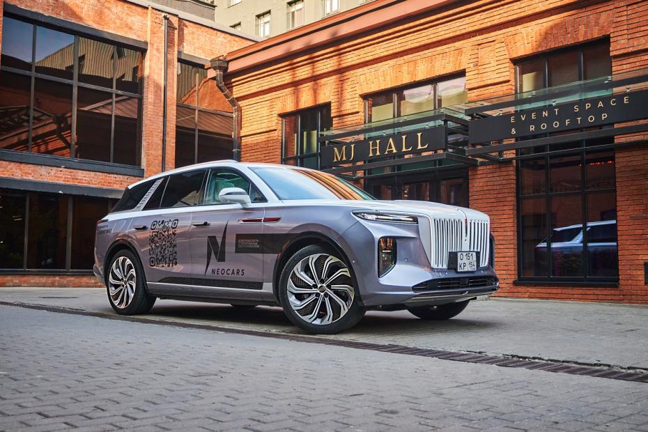 Hongqi E-HS9