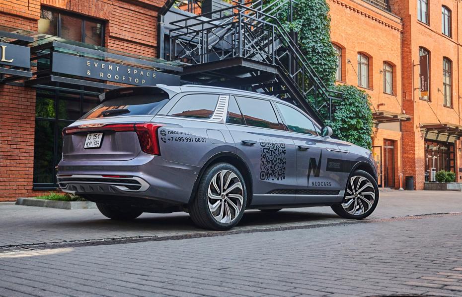 Hongqi E-HS9