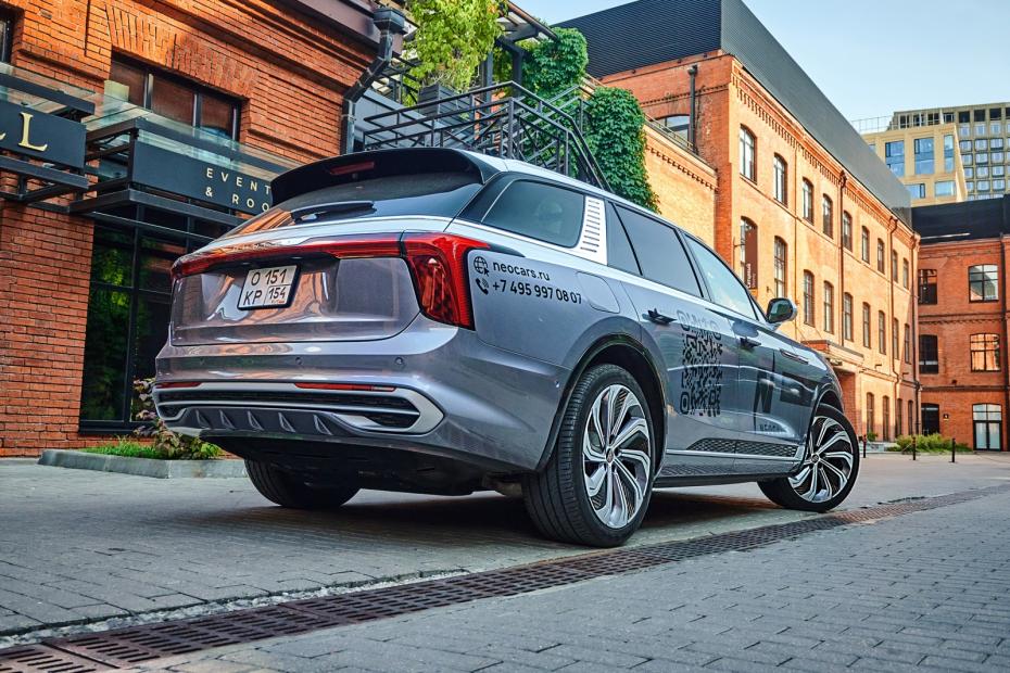 Hongqi E-HS9