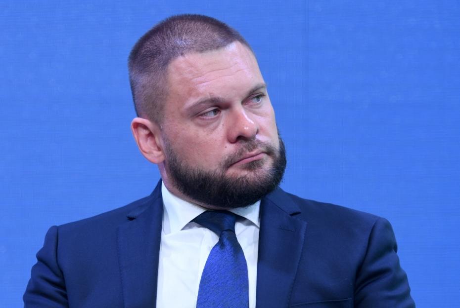Евгений Поддубный во время сессии «Точка кипения: СМИ и конфликты в обществе» в рамках медиаконференции RT MEDIA TALK «В зоне конфликта: риски и ответственность журналистов» в Москве