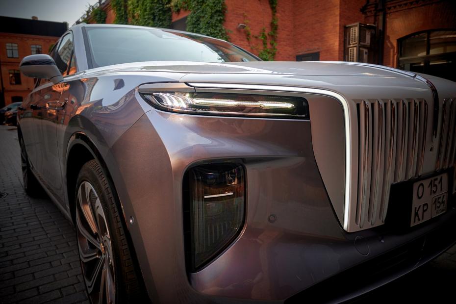 Hongqi E-HS9