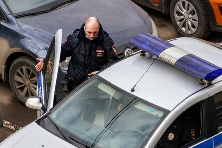 Полицейские задержали мужчину, назвавшего темнокожую модель обезьяной