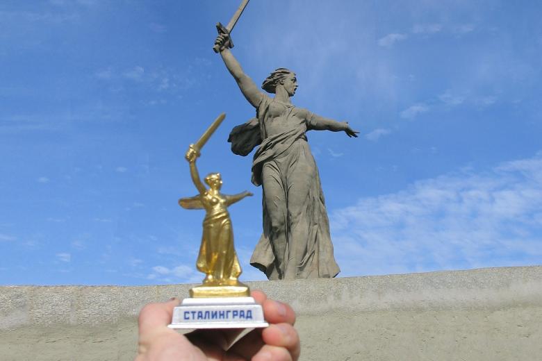 Город Волгоград, скульптура Родины-матери на Мамаевом кургане