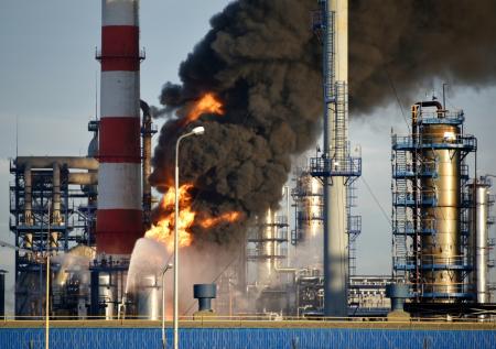 Дроны ВСУ второй раз за сутки атаковали НПЗ: чем это опасно, что дальше