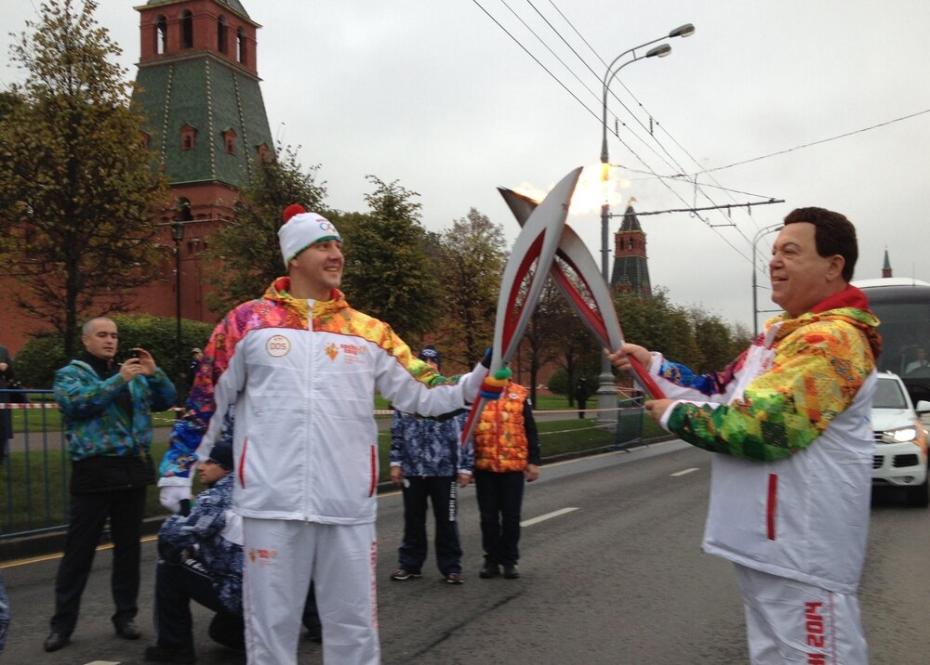 Эстафета Олимпийского огня на Кремлевской набережной, 2013 год