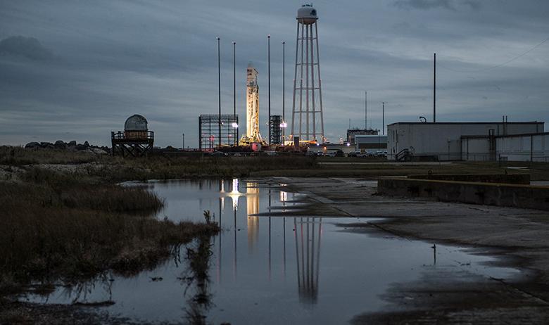 Ракета-носитель Antares с грузовым космическим кораблем Cygnus