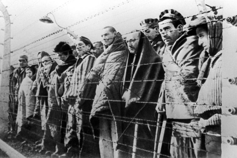 Узники концентрационного лагеря Освенцим, освобожденные войсками Красной армии