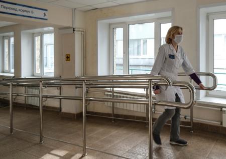 Врачам разрешили лечить пациентов от коронавируса по телефону