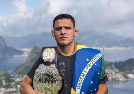 Дос Анжос отказался от боя с Махачевым на UFC 267