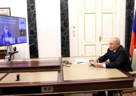 Путин отреагировал на ослабление рубля