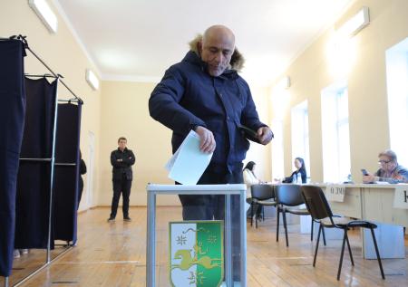 В Абхазии увидели попытку сорвать выборы президента