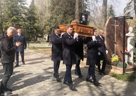 Опубликованы кадры с похорон Ширвиндта на Новодевичьем кладбище