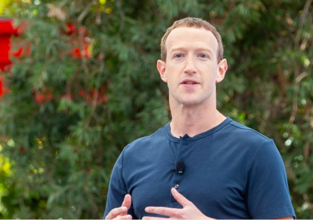 Цукерберг признался, почему цензурировал контент в Facebook