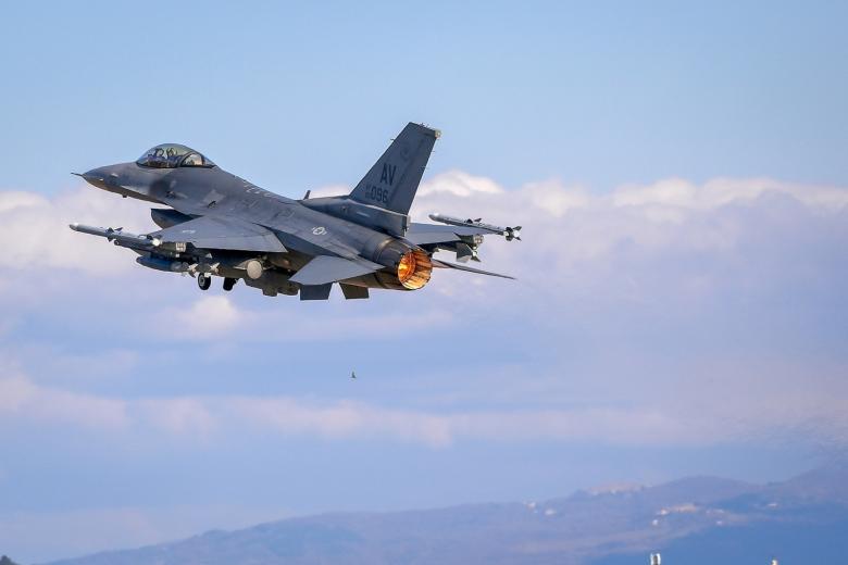 F-16