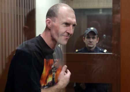 Суд приговорил митингующего к трём годам колонии за выбитое стекло автозака