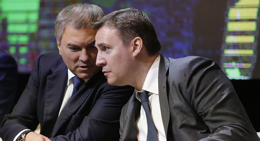 Cпикер Госдумы РФ Вячеслав Володин (слева) и председатель правления Россельхозбанка Дмитрий Патрушев на саратовском форуме «Только вперёд»
