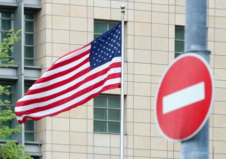 США приостановили ряд операций в отношении России