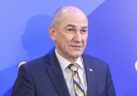 Премьер Словении раскрыл правду о кладбищах Украины