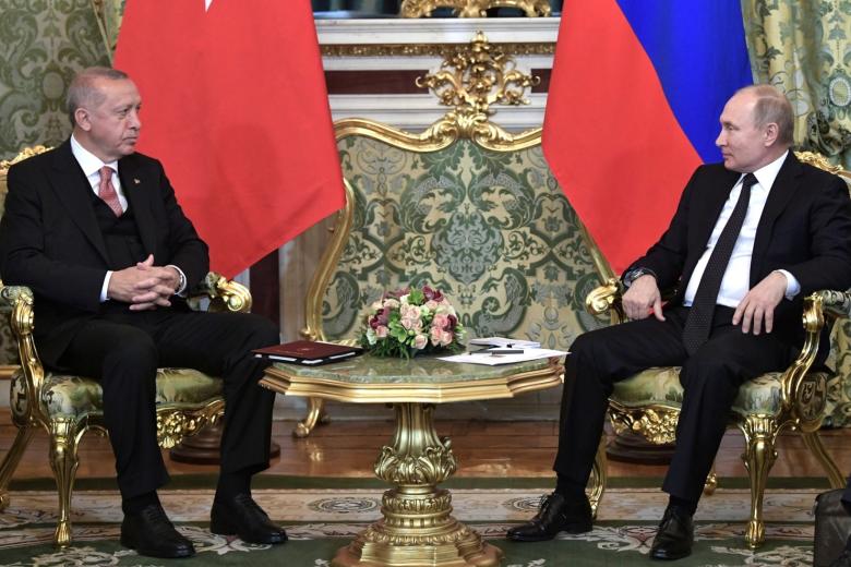Президент РФ Владимир Путин и президент Турции Реджеп Тайип Эрдоган (слева) во время встречи в Сочи