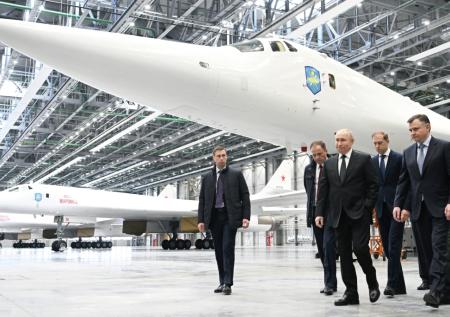 Путин совершил полет на Ту-160М. Отправился ли президент в зону СВО?
