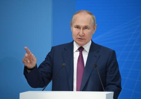 Путин объяснил свое покашливание
